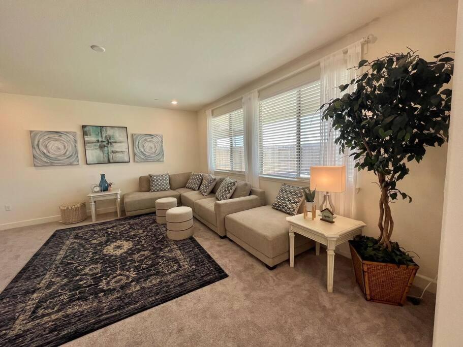 Brand-New, Beautiful & Stylish Home In Sacramento! Exterior foto