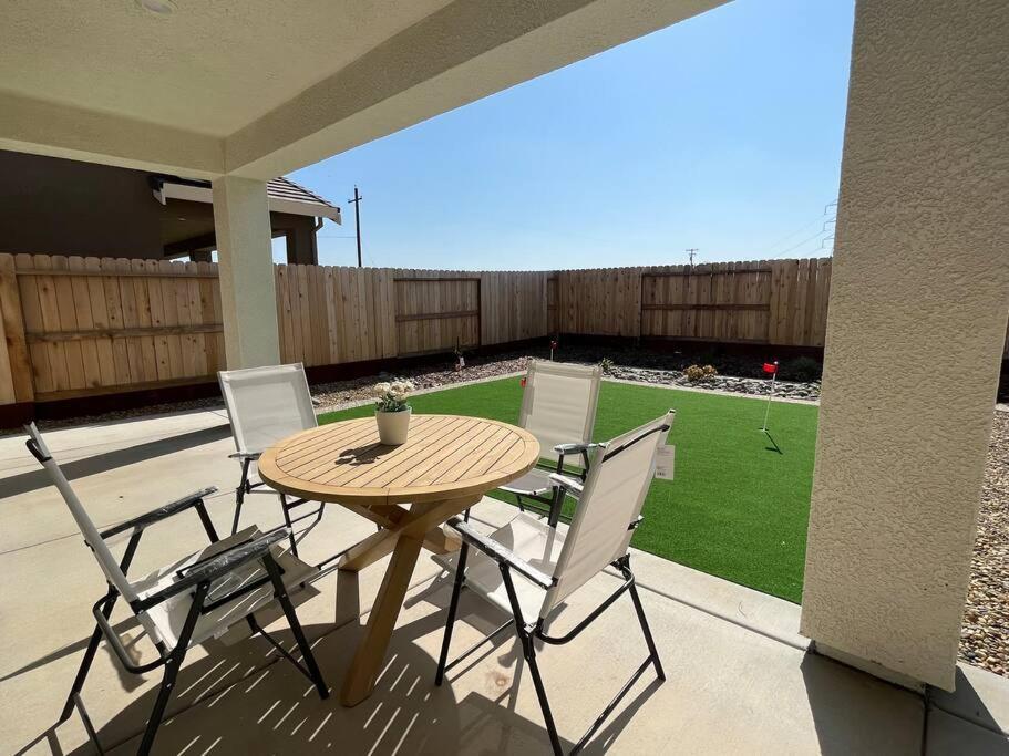 Brand-New, Beautiful & Stylish Home In Sacramento! Exterior foto