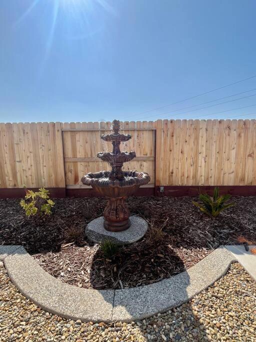 Brand-New, Beautiful & Stylish Home In Sacramento! Exterior foto